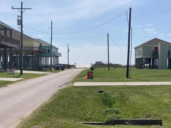 Crystal Beach, TX 77650,877 Lazy LN W