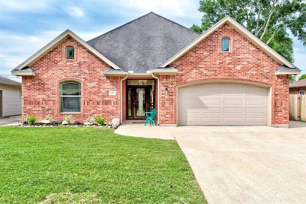 Nederland, TX 77627,716 S 2nd 1/2 ST