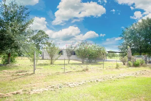 6151 Cathy LN, Sealy, TX 77474