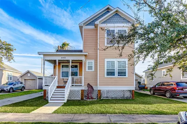 4415 S Live Oak CIR, Galveston, TX 77550