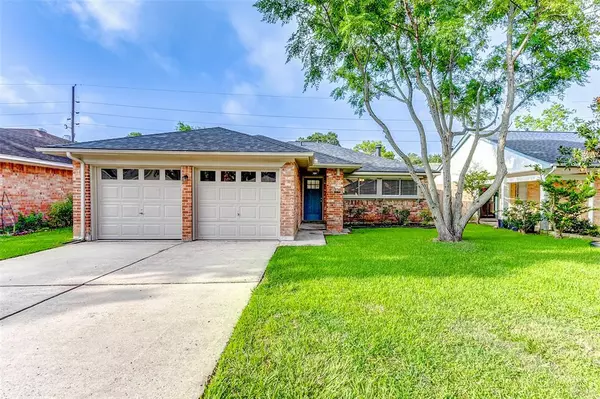 16223 Camino Del Sol DR, Houston, TX 77083