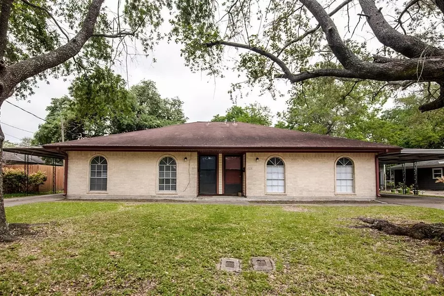 124 E 11th ST, Deer Park, TX 77536