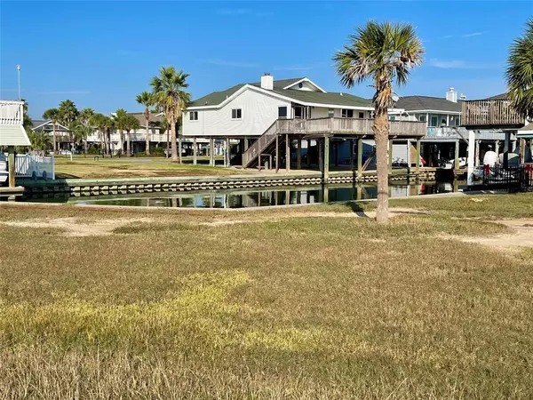 16714 Curlew RD, Jamaica Beach, TX 77554