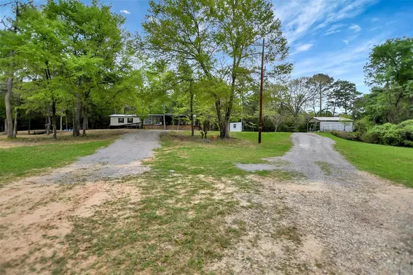 5147 Long Shadows RD, Navasota, TX 77868