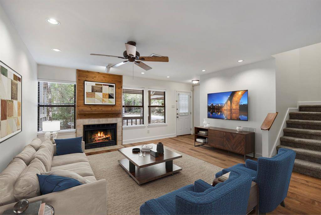 9 Sawmill Grove LN, The Woodlands, TX 77380
