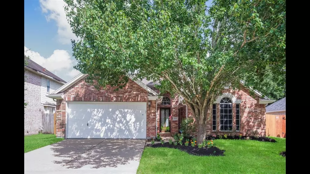 3808 Lake View DR, Pearland, TX 77581