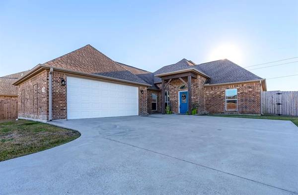 800 Cypress Wood DR, Orange, TX 77630