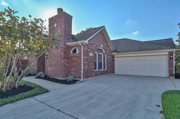 302 Pine Creek DR, Friendswood, TX 77546