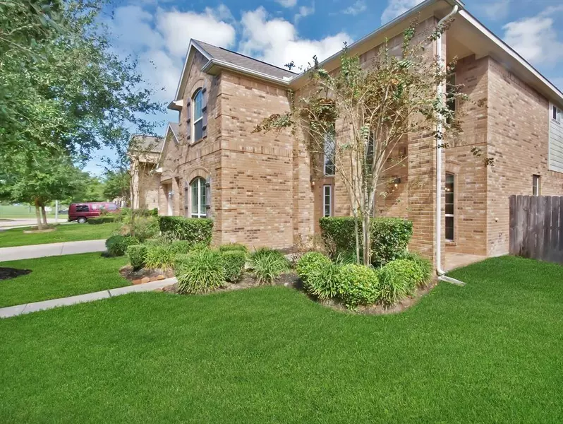 5611 Piper Glen LN, Sugar Land, TX 77459