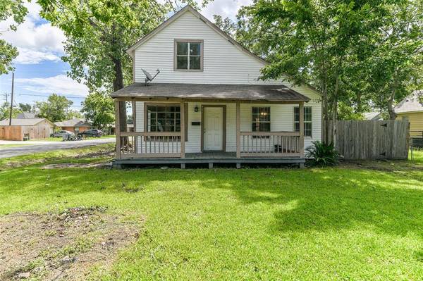 401 S 3rd ST, La Porte, TX 77571