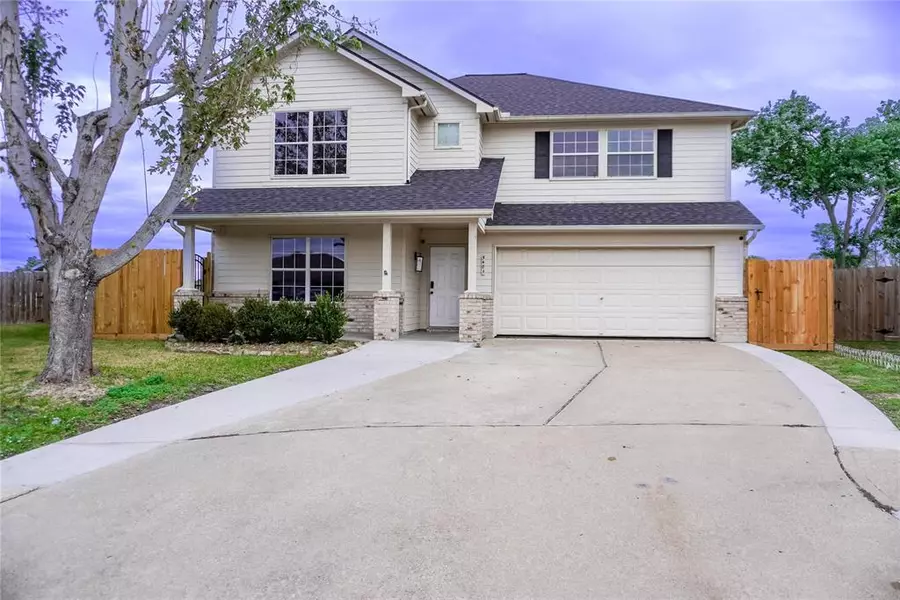 5401 Mckinley CT, Pearland, TX 77584