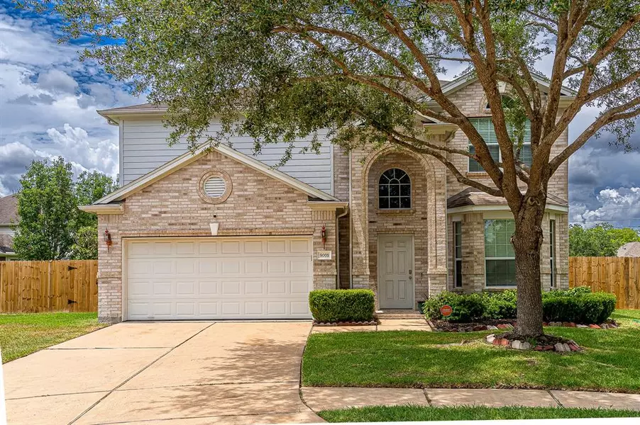 9005 Sunlight CT, Pearland, TX 77584