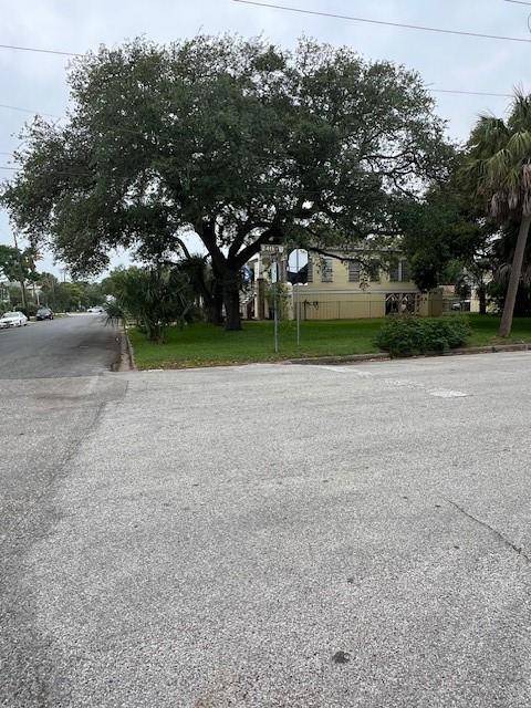 2402 Avenue M, Galveston, TX 77550