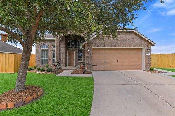 1078 Lasso CT, Alvin, TX 77511