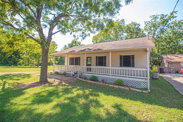 189 New Cove DR, Livingston, TX 77351