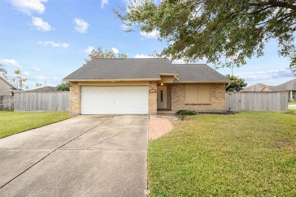 2111 Cammy LN, La Porte, TX 77571