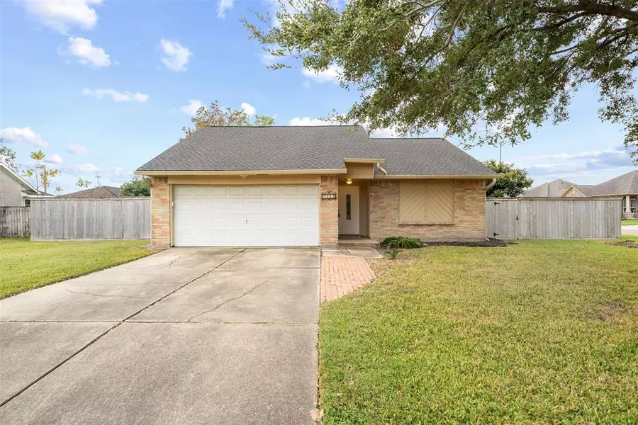 2111 Cammy LN, La Porte, TX 77571