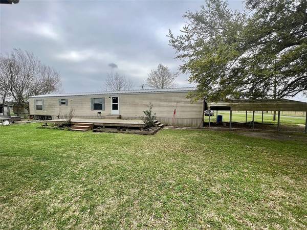 307 Mott RD, Winnie, TX 77665