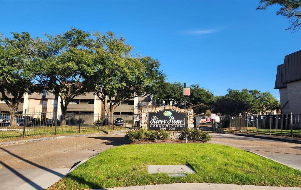 3025 Walnut Bend LN #24, Houston, TX 77042