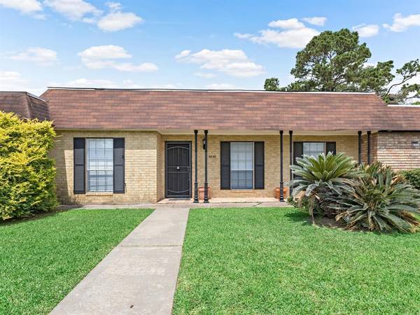 5850 Meadow WAY, Beaumont, TX 77707