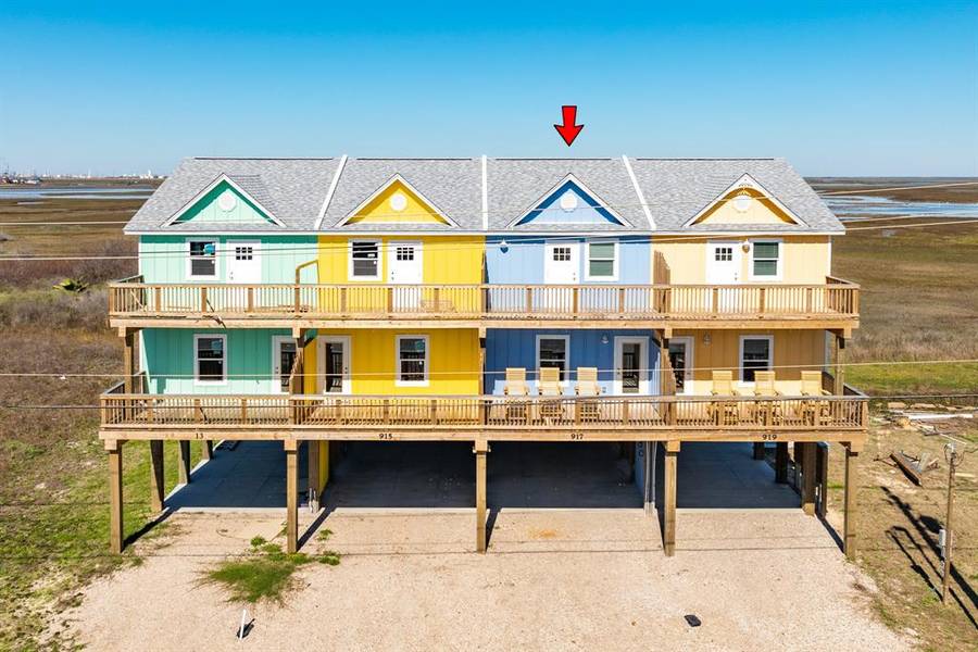 917 Blue Water Hwy, Surfside Beach, TX 77541