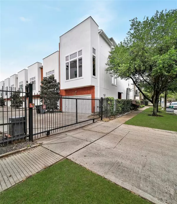 2718 Clay ST, Houston, TX 77003