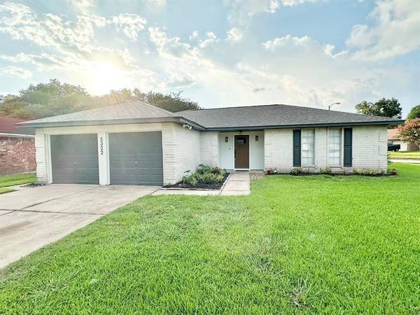 5322 Royal Pkwy, Friendswood, TX 77546