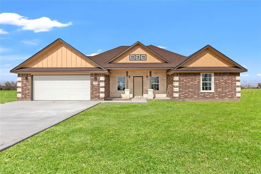 720 Chuckwagon TRL, Angleton, TX 77515