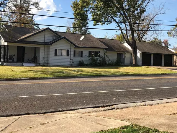 213 E North ST, Livingston, TX 77351