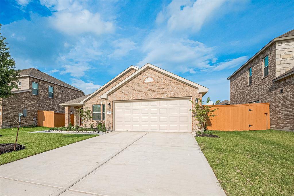 2212 Manila LN, Texas City, TX 77568