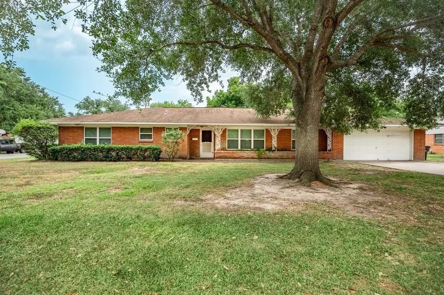 3920 Aggie, Bay City, TX 77414