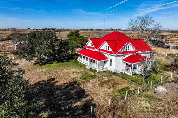 12016 Mazoch Rd, Weimar, TX 78962