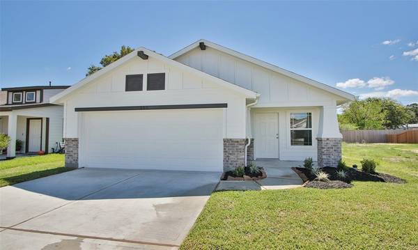 212 Laura Leigh LN, Angleton, TX 77515