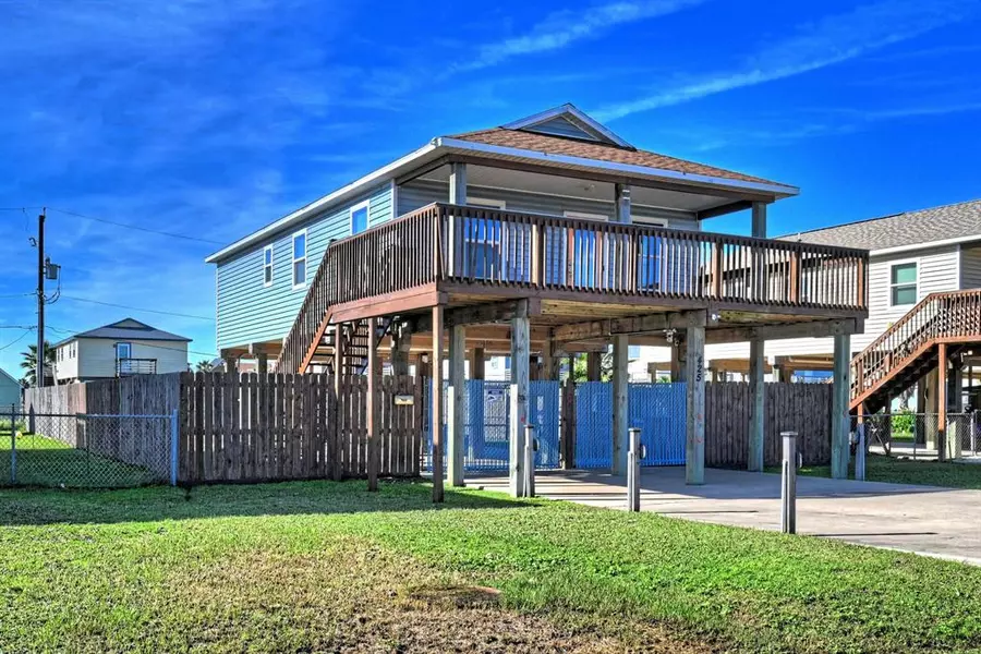 425 Seabean ST, Surfside Beach, TX 77541