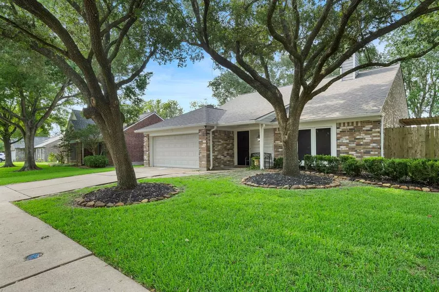 5108 Spring Branch DR, Pearland, TX 77584