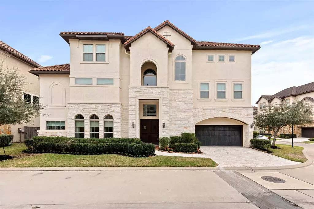 Sugar Land, TX 77478,913 Amelia ST