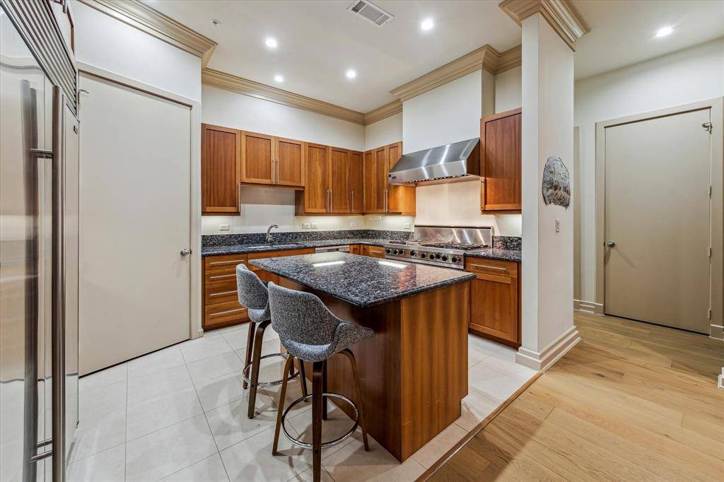 Houston, TX 77056,3388 Sage RD #2401