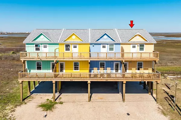 919 Blue Water Hwy, Surfside Beach, TX 77541