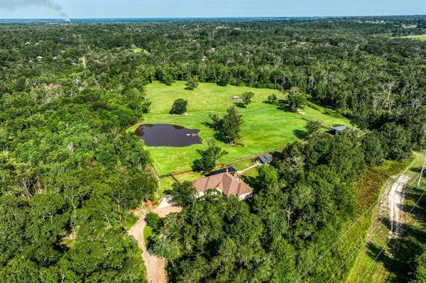 533 Meadow Creek RD, Bellville, TX 77418