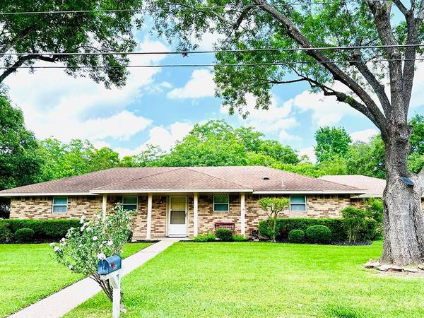 640 N Rosenberg ST, La Grange, TX 78945