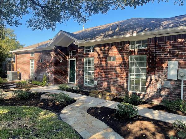 434/438 Cherry Laurel DR, Tomball, TX 77375