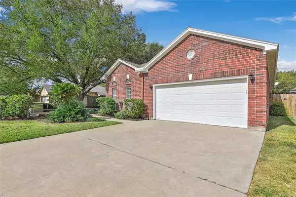 434/438 Cherry Laurel DR, Tomball, TX 77375