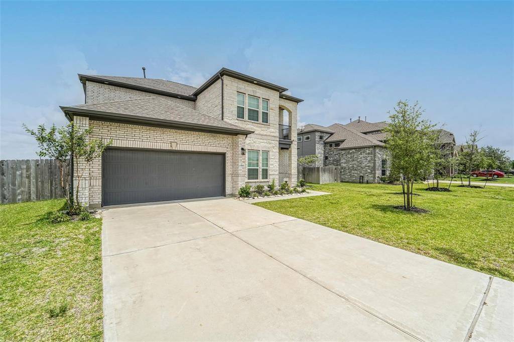 13915 Foyt DR, Mont Belvieu, TX 77523