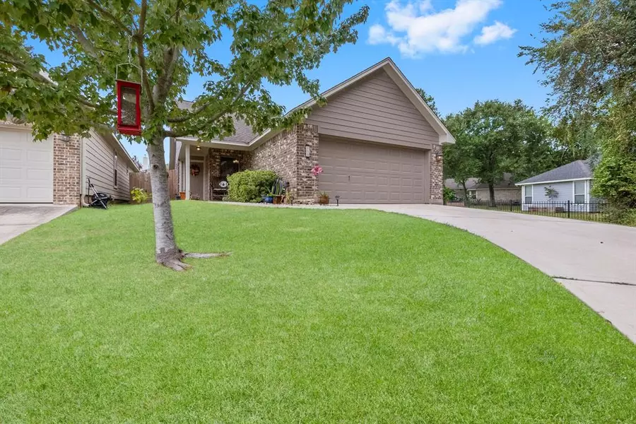 109 Harbor Court DR, Conroe, TX 77356