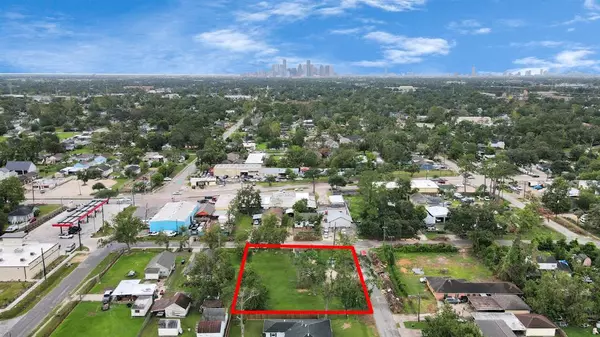 585 Van Molan ST, Houston, TX 77022