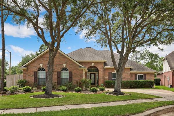 3305 Walnut Cove CT, Friendswood, TX 77546