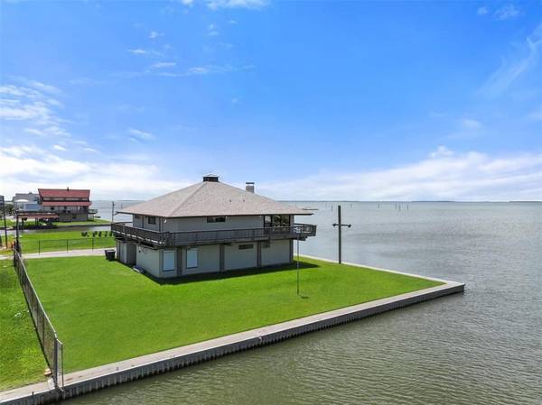 3702 Spanish Wells RD, Galveston, TX 77554