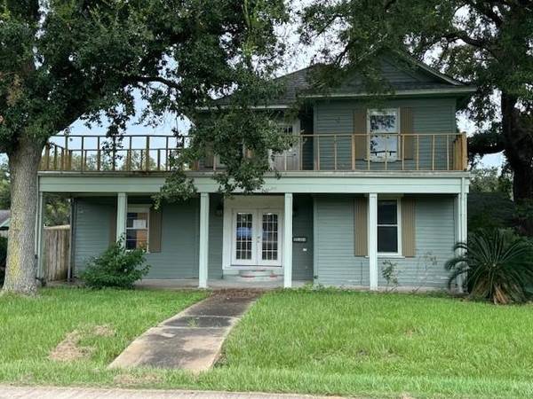 2004 Matthews ST, Bay City, TX 77414