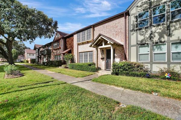 2287 Triway LN #281, Houston, TX 77043