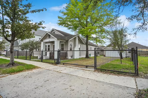 931 Louise, Houston, TX 77009